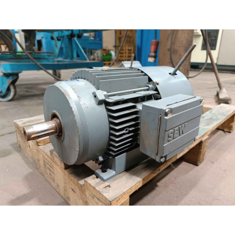 Moteur frein occasion SEW 1,5 kW 1410 tr/min Moteur frein occasion SEW 1,5 kW 1410 tr/min