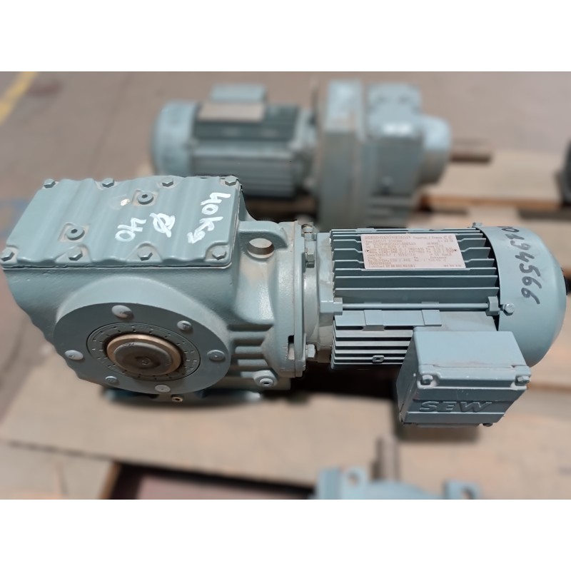 Motoréducteur occasion SEW 0,75 kW 1380/8,7 tr/min Motoréducteur occasion SEW 0,75 kW 1380/8,7 tr/min