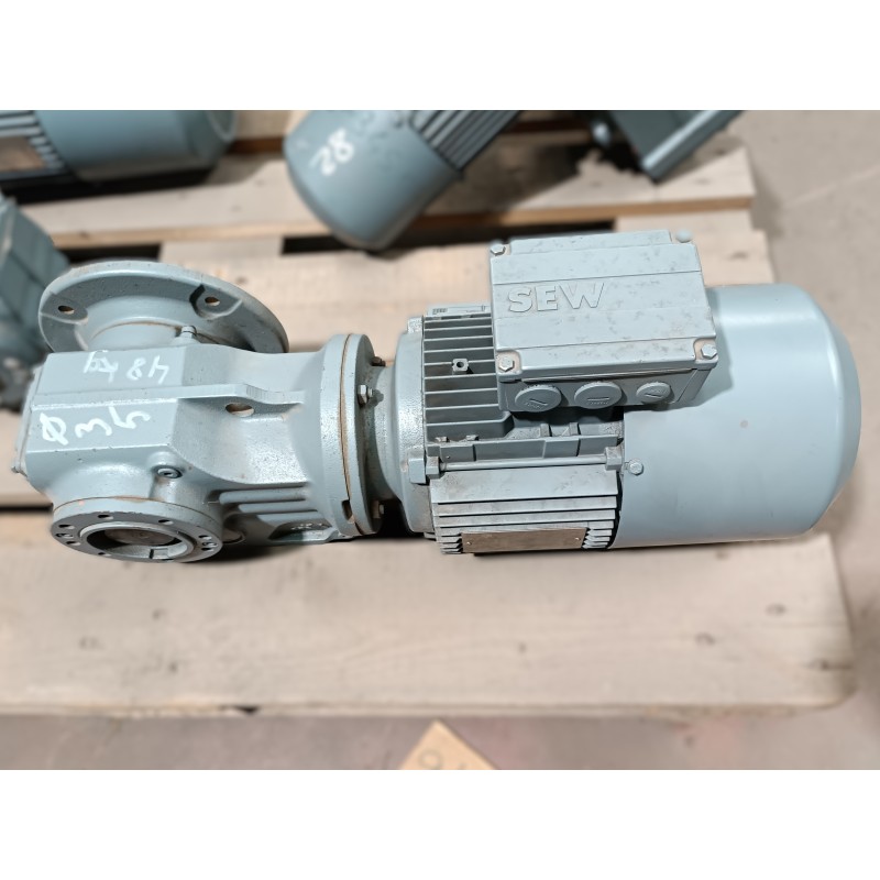 Motoréducteur occasion SEW 1,5 kW 1410/84 tr/min Motoréducteur occasion SEW 1,5 kW 1410/84 tr/min