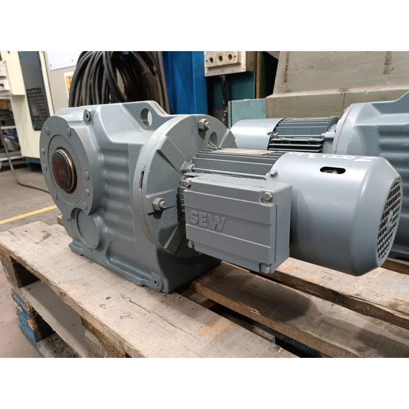Motoréducteur occasion SEW 0,75 kW 1380/9,4 tr/min Motoréducteur occasion SEW 0,75 kW 1380/9,4 tr/min
