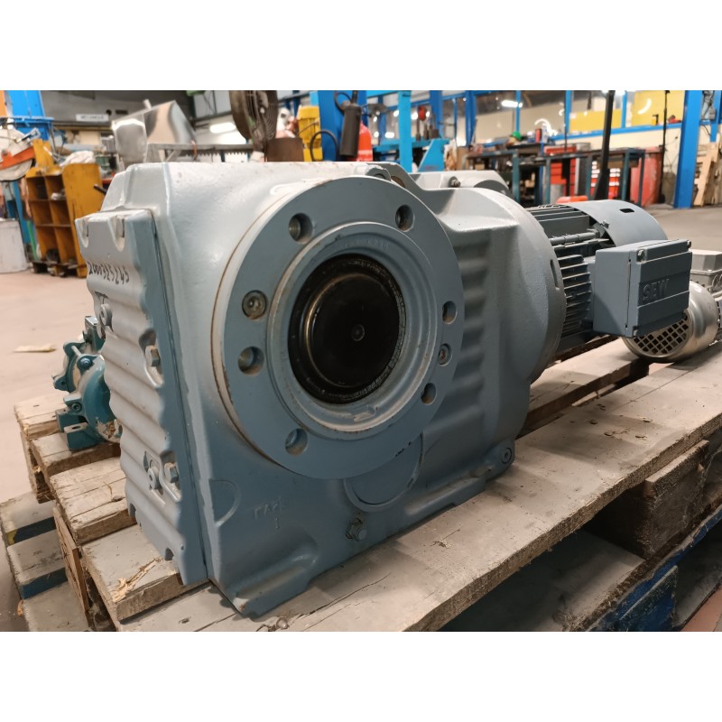 Motoréducteur occasion SEW 1,5 kW 1410/8,1 tr/min Motoréducteur occasion SEW 1,5 kW 1410/8,1 tr/min