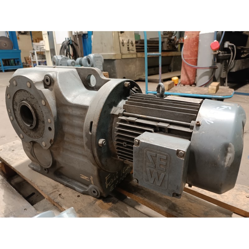 Motoréducteur occasion SEW 4 kW 1420/25 tr/min Motoréducteur occasion SEW 4 kW 1420/25 tr/min