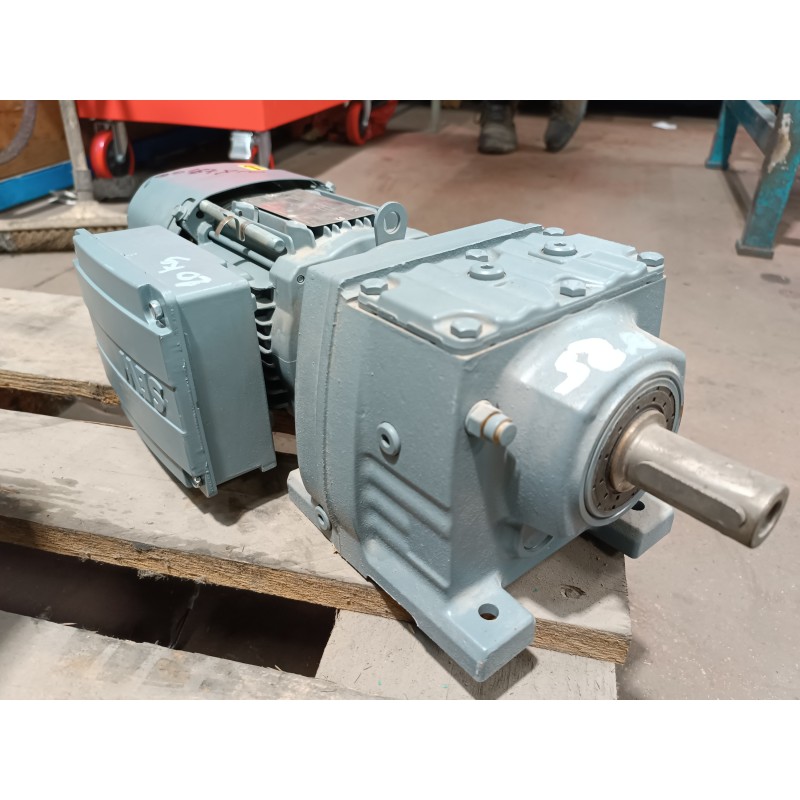 Motoréducteur occasion SEW 0,37 kW 1380/19 tr/min Motoréducteur occasion SEW 0,37 kW 1380/19 tr/min