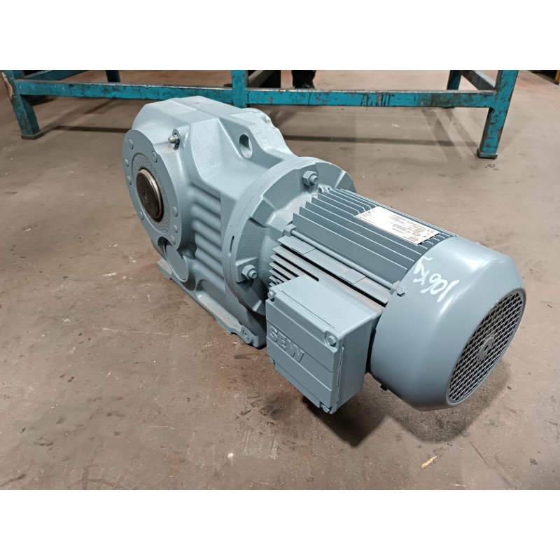 Motoréducteur occasion SEW 2,2 kW 1410/16 tr/min Motoréducteur occasion SEW 2,2 kW 1410/16 tr/min