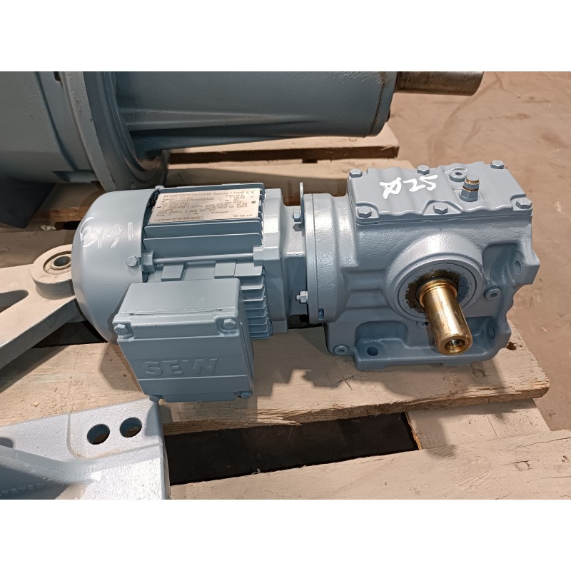 Motoréducteur occasion SEW 0,37 kW 1380/48 tr/min