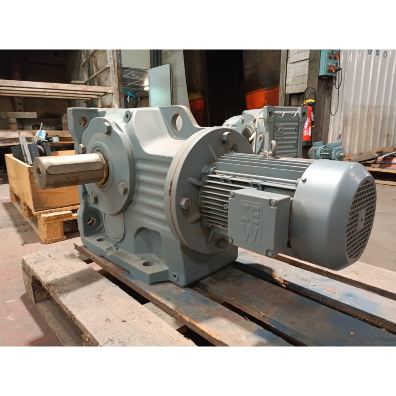 Motoréducteur occasion SEW 5,5 kW 1430/10 tr/min Motoréducteur occasion SEW 5,5 kW 1430/10 tr/min