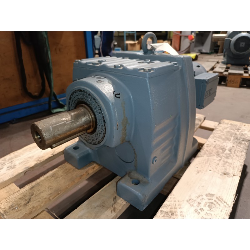 Motoréducteur occasion SEW 0,2 kW 890/7.1 tr/min Motoréducteur occasion SEW 0,2 kW 890/7.1 tr/min