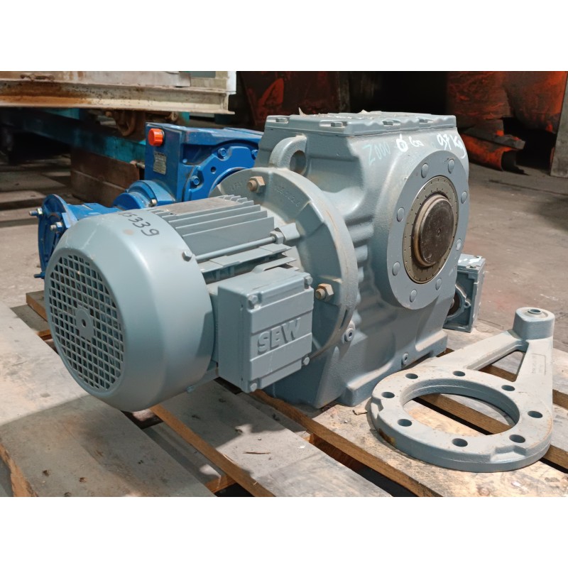 Motoréducteur occasion SEW 0,75 kW 900/9,9 tr/min Motoréducteur occasion SEW 0,75 kW 900/9,9 tr/min