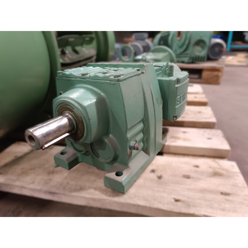 Motoréducteur occasion SEW 0,12 kW 1380/8,5 tr/min Motoréducteur occasion SEW 0,12 kW 1380/8,5 tr/min