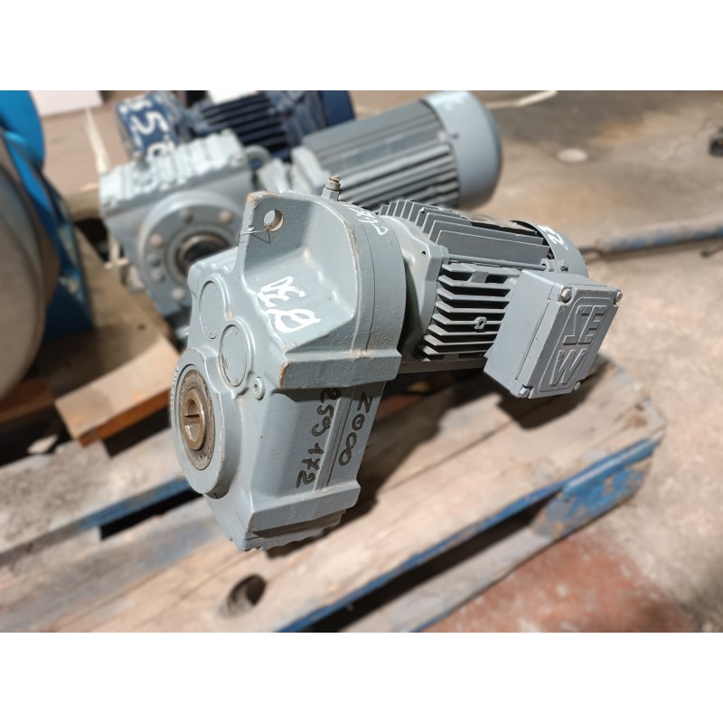 Motoréducteur occasion SEW 0,75 kW 1380/36 tr/min Motoréducteur occasion SEW 0,75 kW 1380/36 tr/min