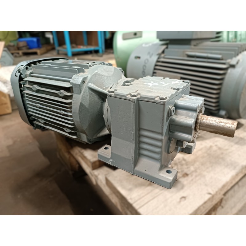 Motoréducteur occasion SEW 2,2 kW 1410/250 tr/min Motoréducteur occasion SEW 2,2 kW 1410/250 tr/min