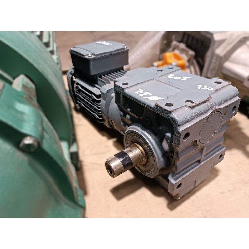 Motoréducteur occasion SEW 0,37 kW 5,7 tr/min